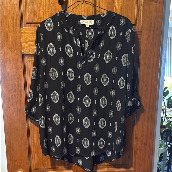 Pink Republic Tops - Pink Republic Black and White Relaxed Blouse with Mandarin Collar